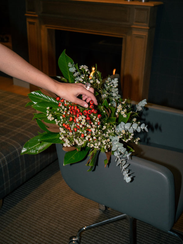 Magnolia, escaramujo y flor de cera - Mix otoñal